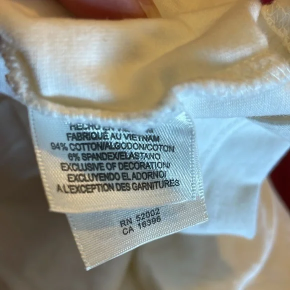 Liz Claiborne White Tee, Petite Medium - Picture 6 of 6